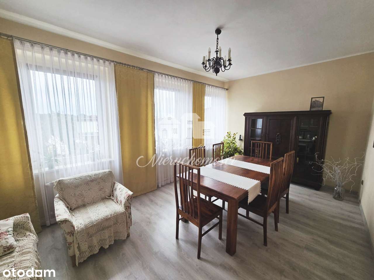 Przestronny dom z ogródkiem i dobrym dojazdem-3