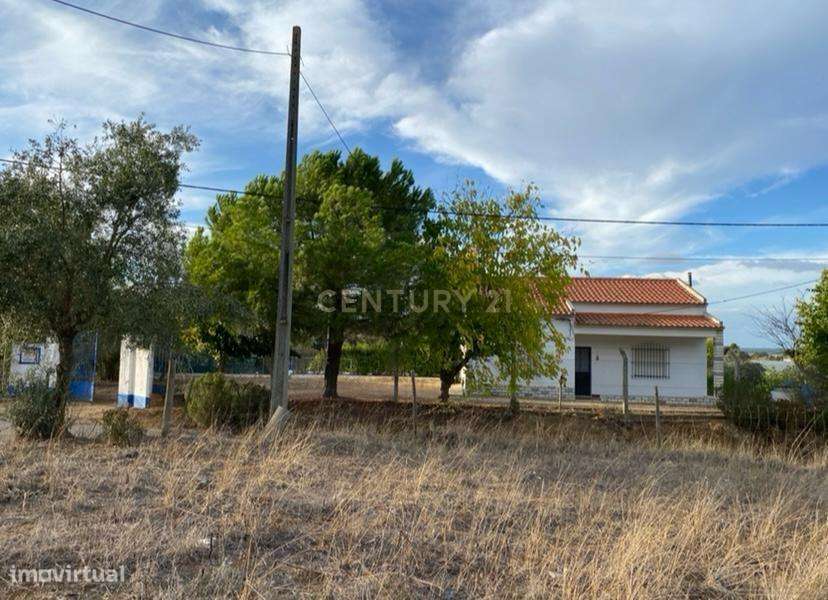 Quinta com 2,6ha, próxima da cidade de Montemor o Novo - Grande imagem: 3/27