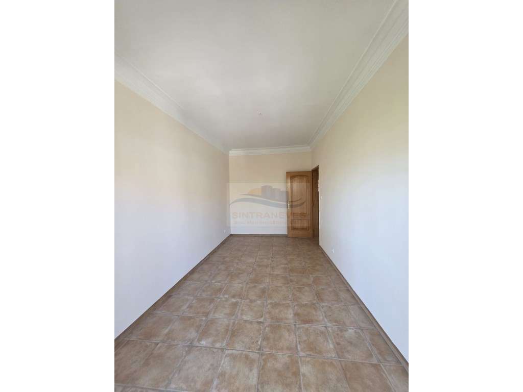 Apartamento T2 na Damaia de Cima - Pronto a Habitar - excelentes va...-6