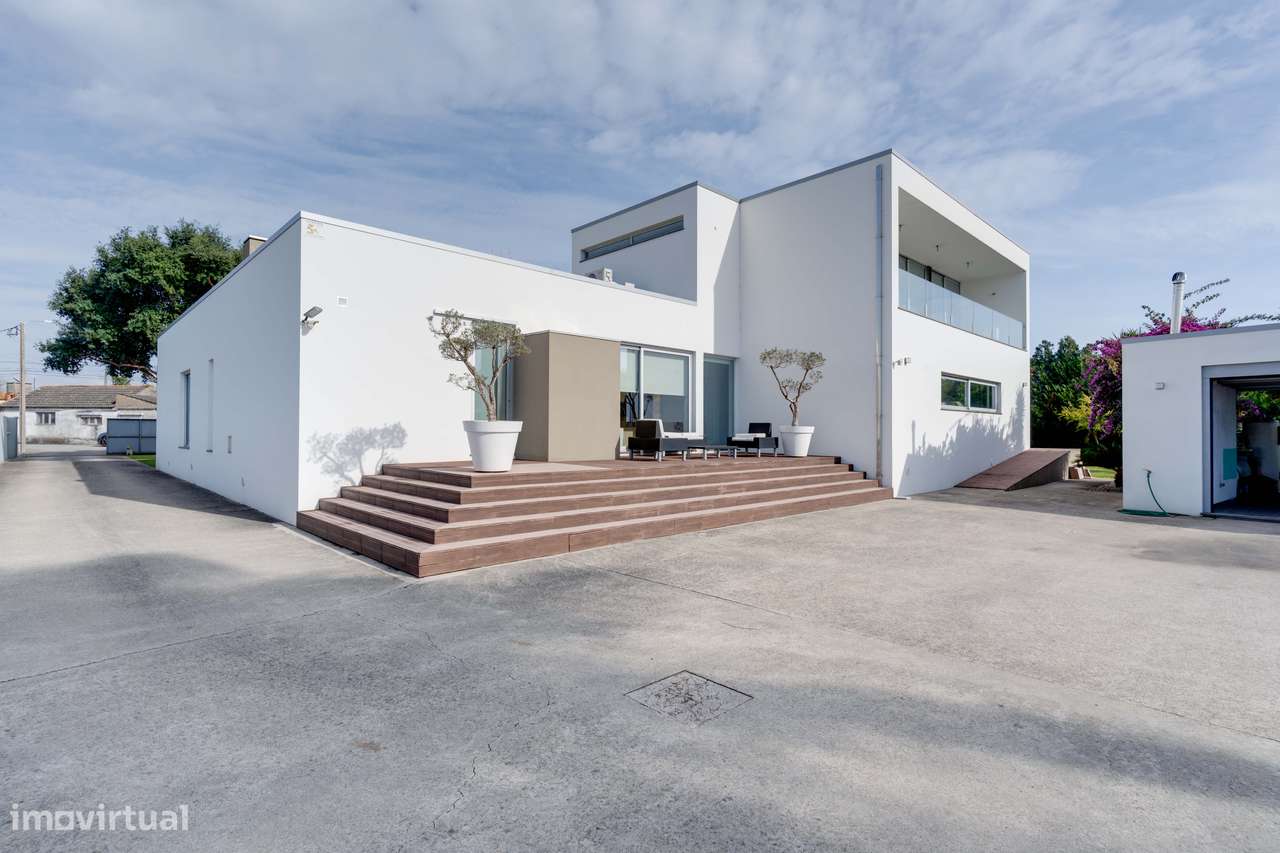 Elegância e Privacidade na Moradia dos Seus Sonhos-32