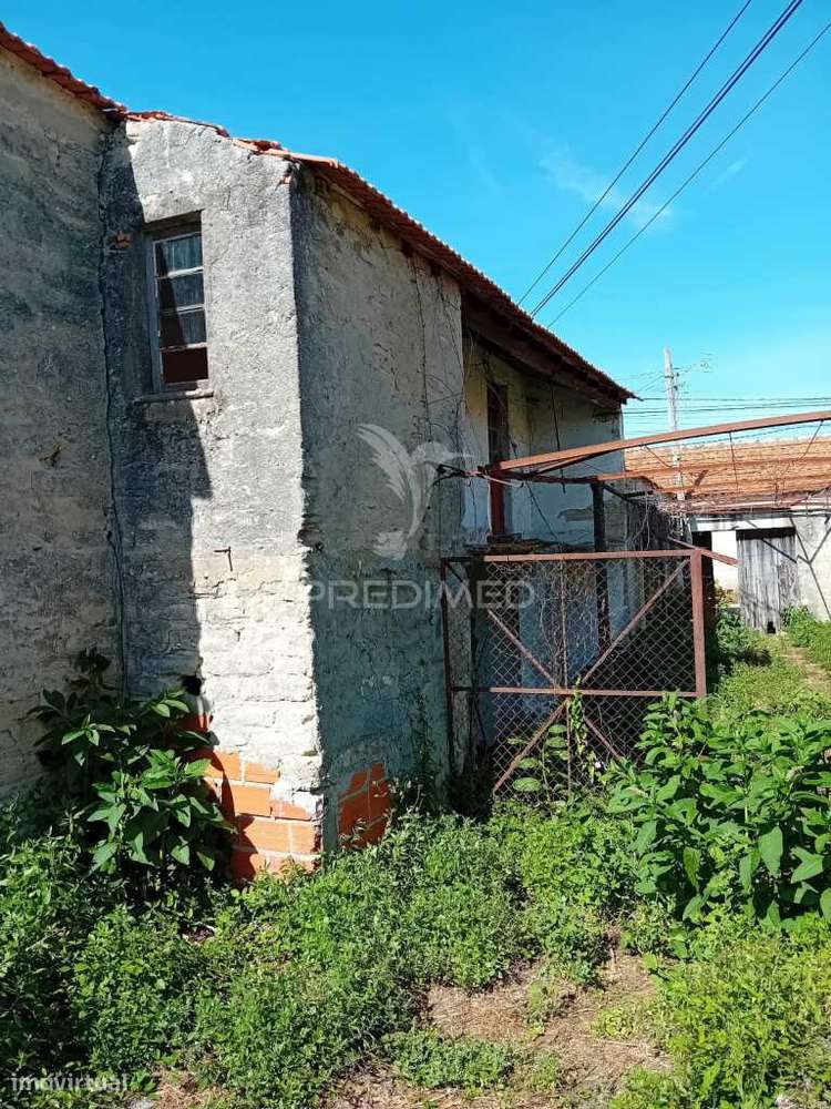 Moradia T4 em Mataduços para Restauro - Grande imagem: 2/7