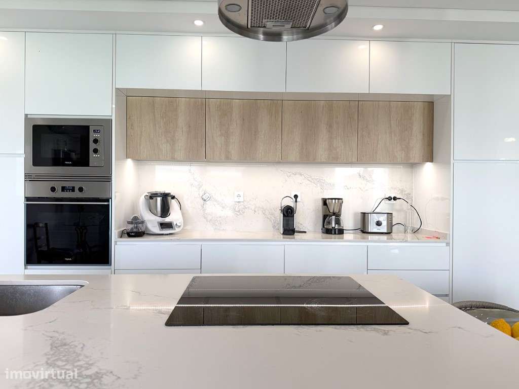 Moradia T4 térrea com 230m2 em condomínio privado, Azeitão-16