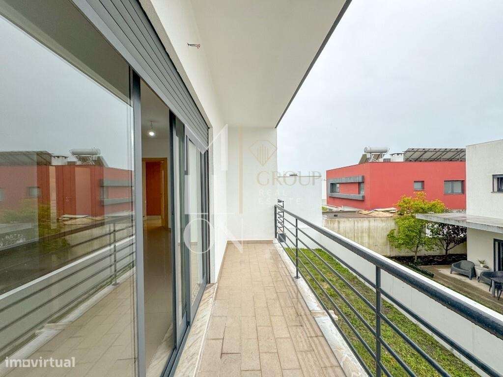 MORADIA T5 RENOVADA | GARAGEM 100 m2 | PRONTA A HABITAR – FEIJÓ-38