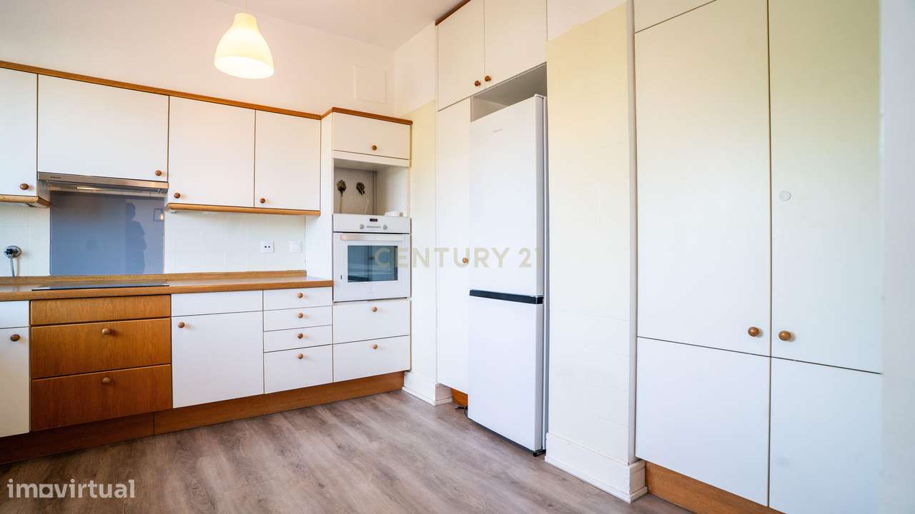 Apartamento T3 com Vista Mar – 5º Andar – A Dois Passos do Casino Esto-4