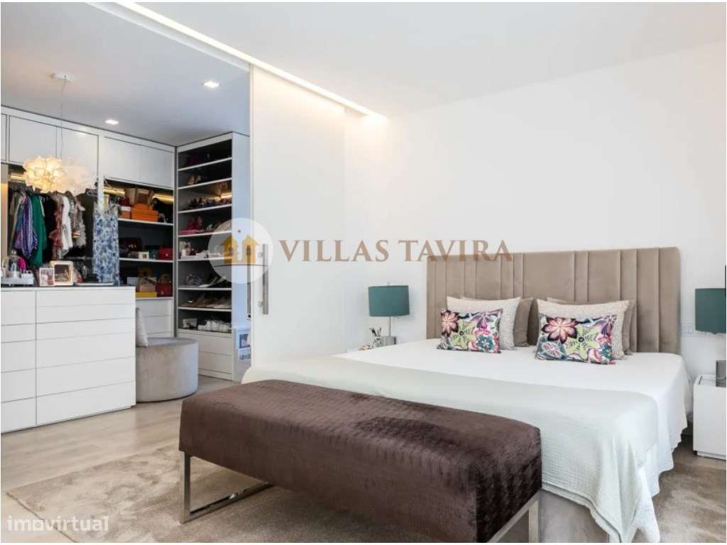 Moradia T3 de Luxo com Piscina, Vista Mar e Acabamentos Premium-38