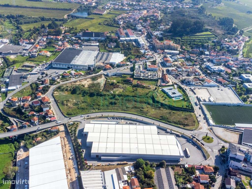 Terreno para Construção no Centro de São Martinho do Campo - Grande imagem: 4/17