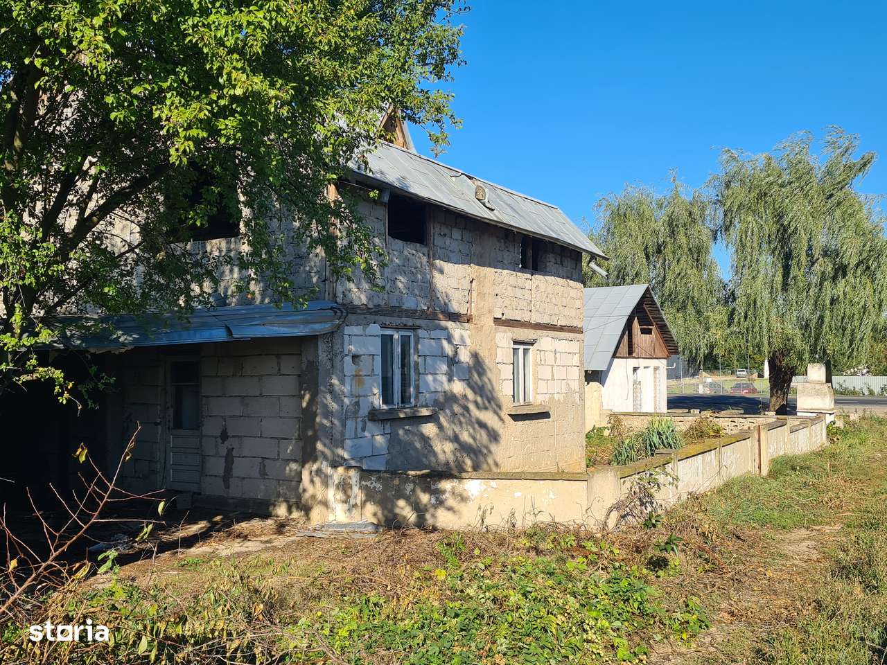 Casa P+1 "la gri" si spatiu comercial in Domnesti VN deschidere la E85 - Imagine principală: 4/11