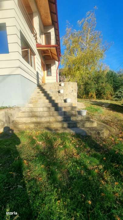 Casa cu etaj in Cocorastii Colt la doar 10 minute de autostrada A3 - Imagine principală: 5/19