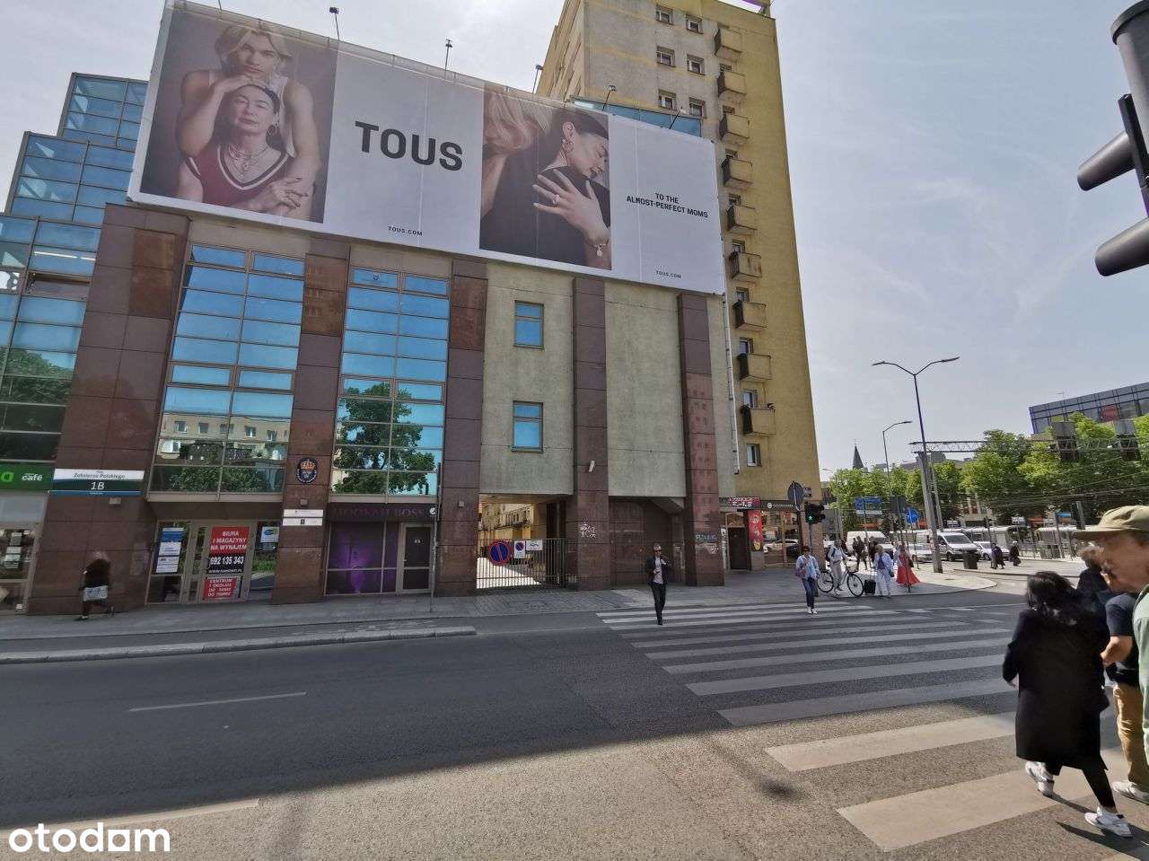 Obiekt handlowo-biurowy 1884m2 na sprzedaż-0