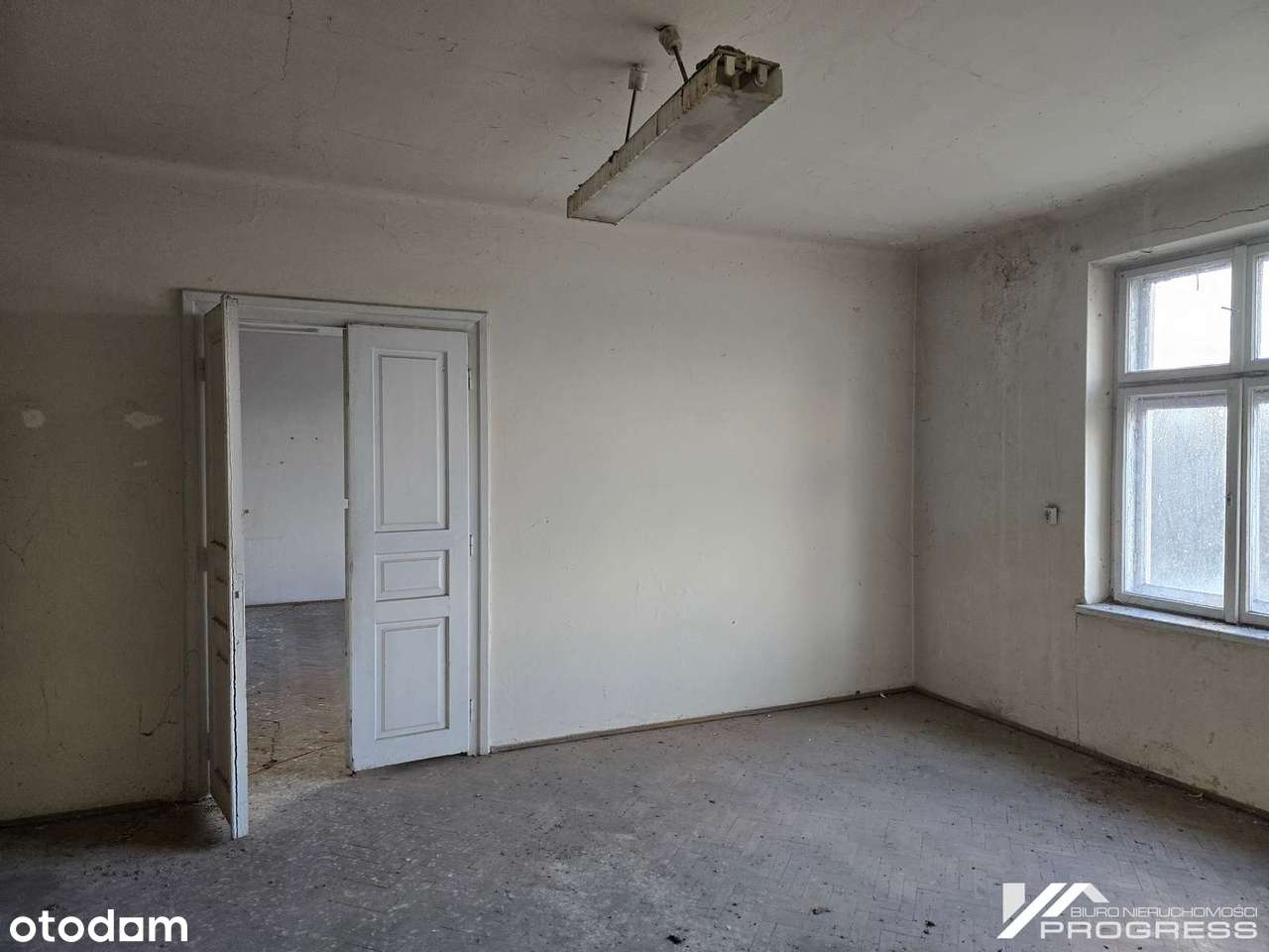 Budynek mieszkalno-usł 1384m2, mieszkalny 239m2, teren 2693m2 KROSNO-11