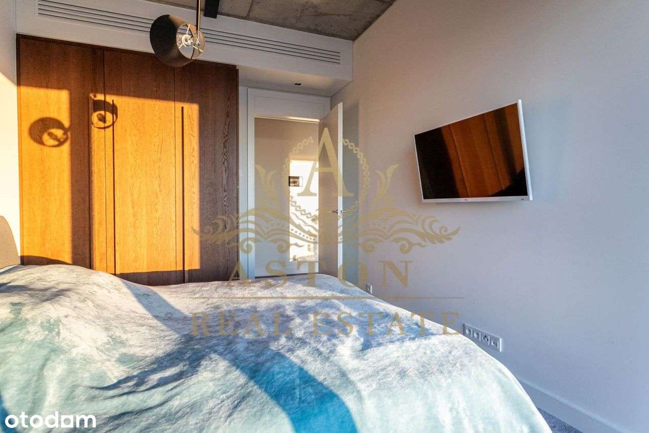 Spectacular apartment on 42nd floor on Złota 44-13