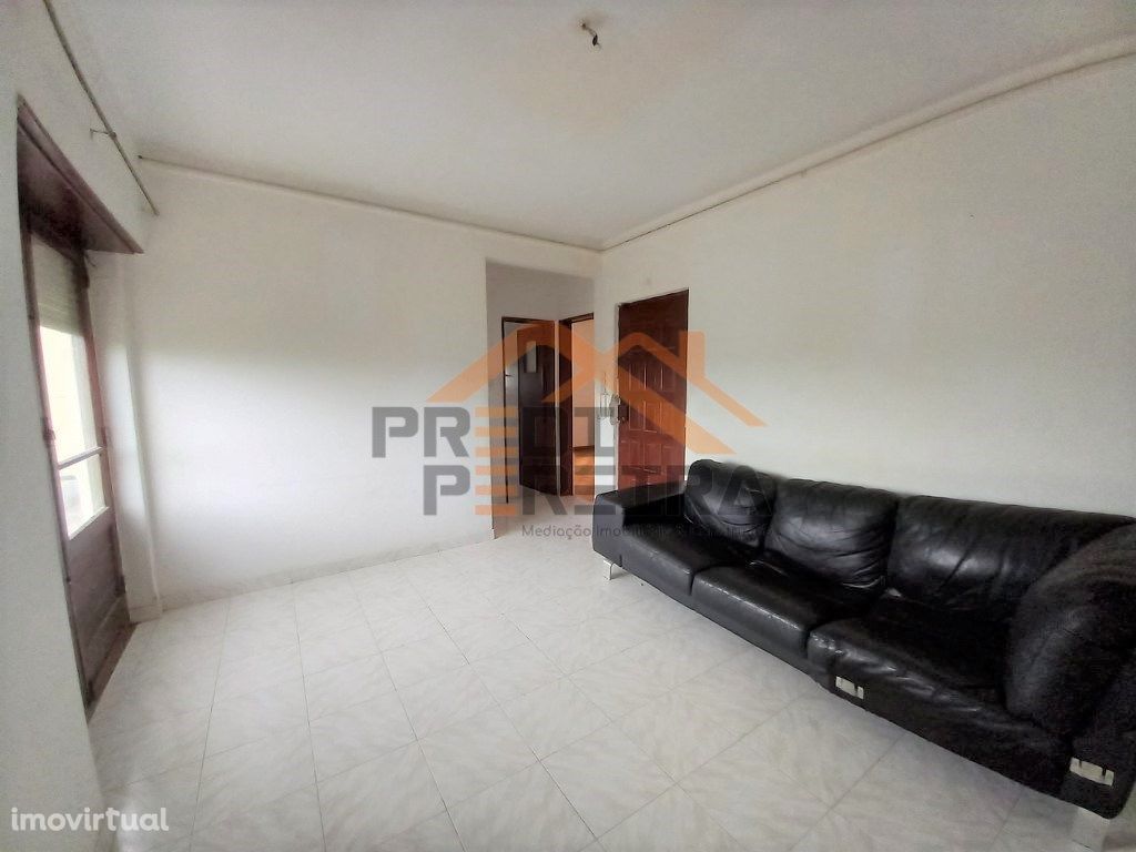 Apartamento T1, em fase de remodelação total, localizado ...