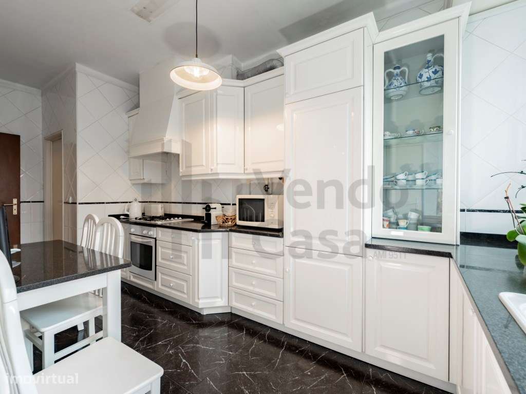 Vende-se T6+1 Braga À Av. Liberdade-13