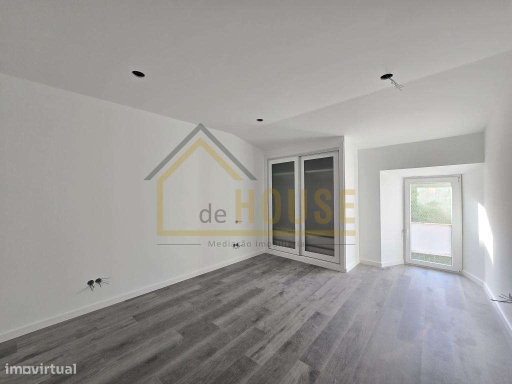 Moradia T3, com espaço exterior perto da Praia - Grande imagem: 5/15