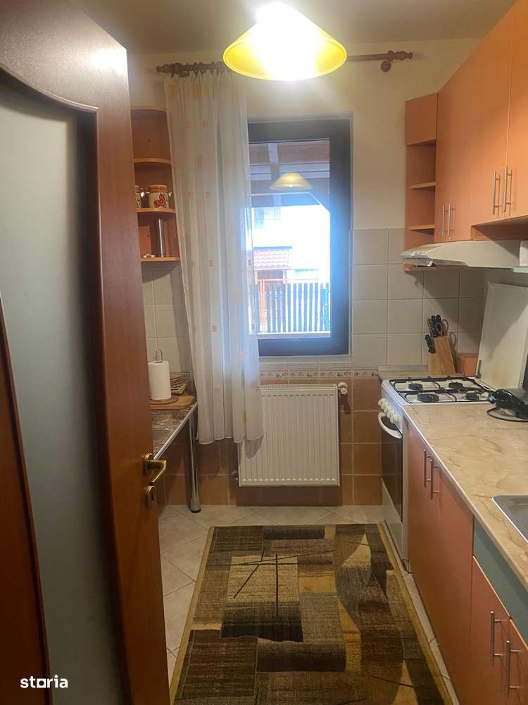 Casă spațioasă cu garaj și pivniță, aproape de natură - Imagine principală: 4/12