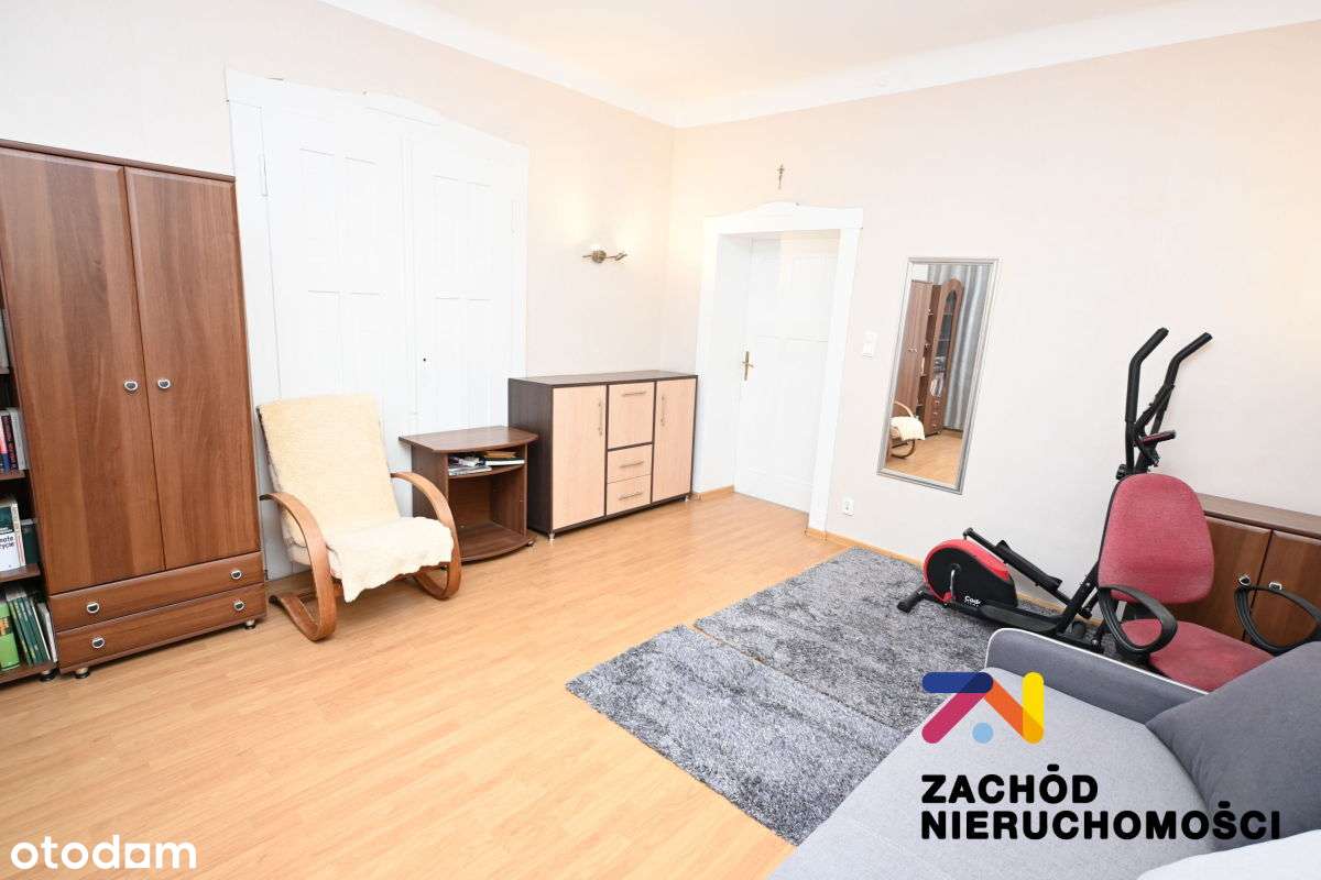 Całe piętro w kamienicy w centrum miasta-6