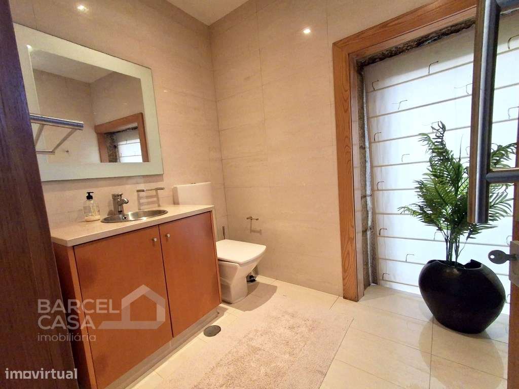 Moradia T4 em pedra, com piscina em Airó - Barcelos-20