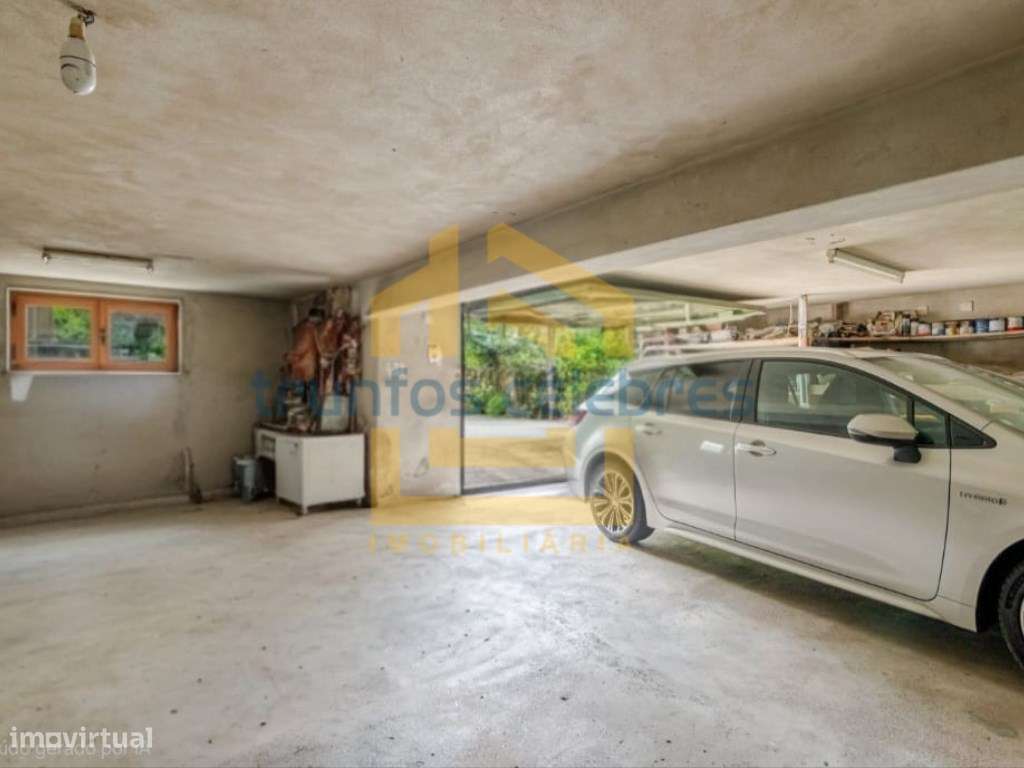 Moradia T4 de 4 Frentes Renovada inserida num lote de 1450m2 | Laún...-40