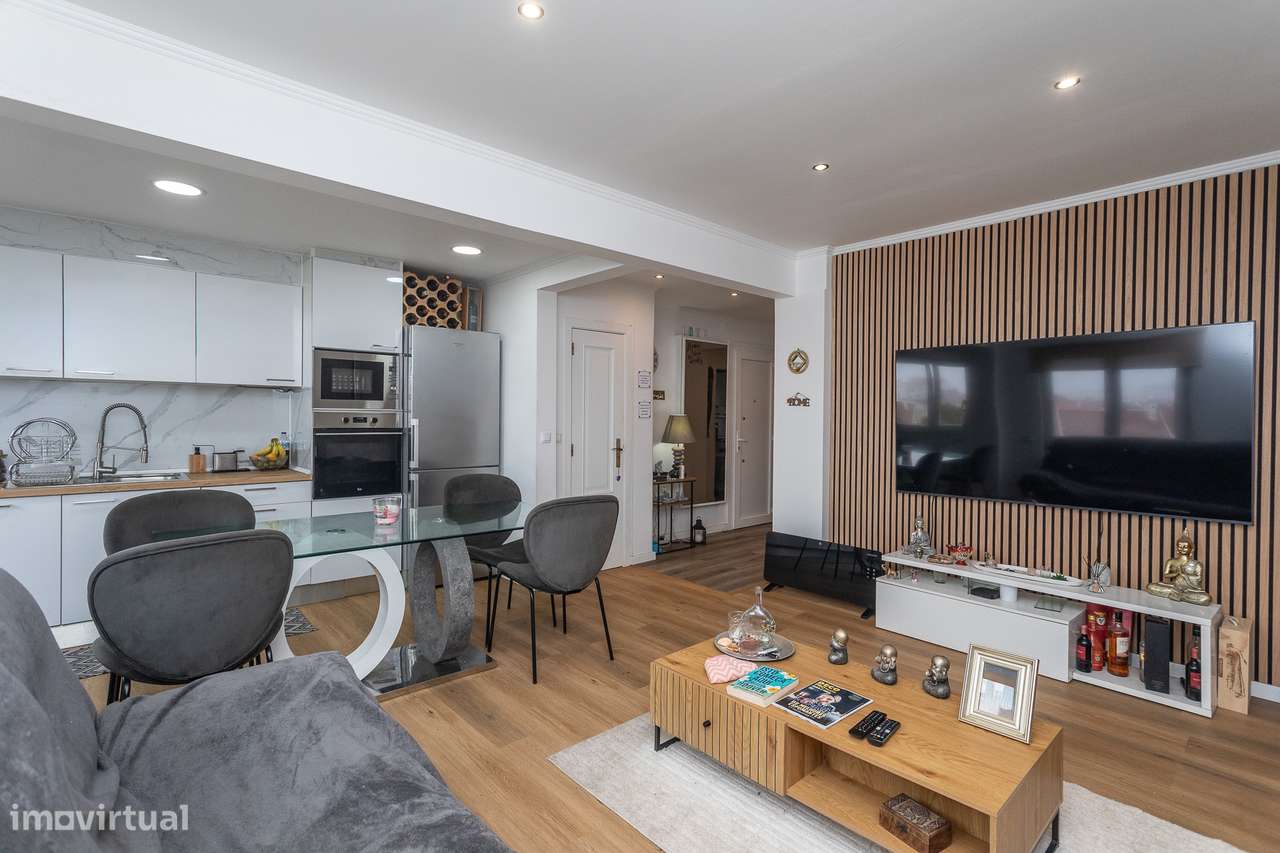 Apartamento T3 + 1, com aproveitamento de sótão em Mem Martins - Grande imagem: 3/34