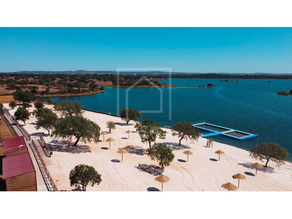 Moradia com 8 divisões e com quintal em Vila Alva-22