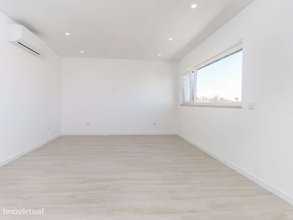 Moradia T4+1 Nova com Piscina Aquecida e Ginásio em Vidro Luxo, Con...-23