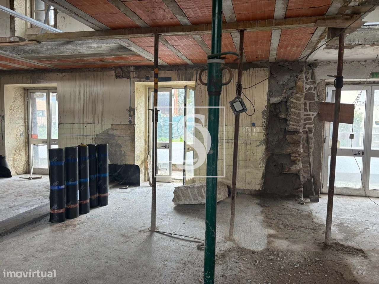 Moradias em Banda com Garagem Box – Viva com Conforto e Comodidade-11