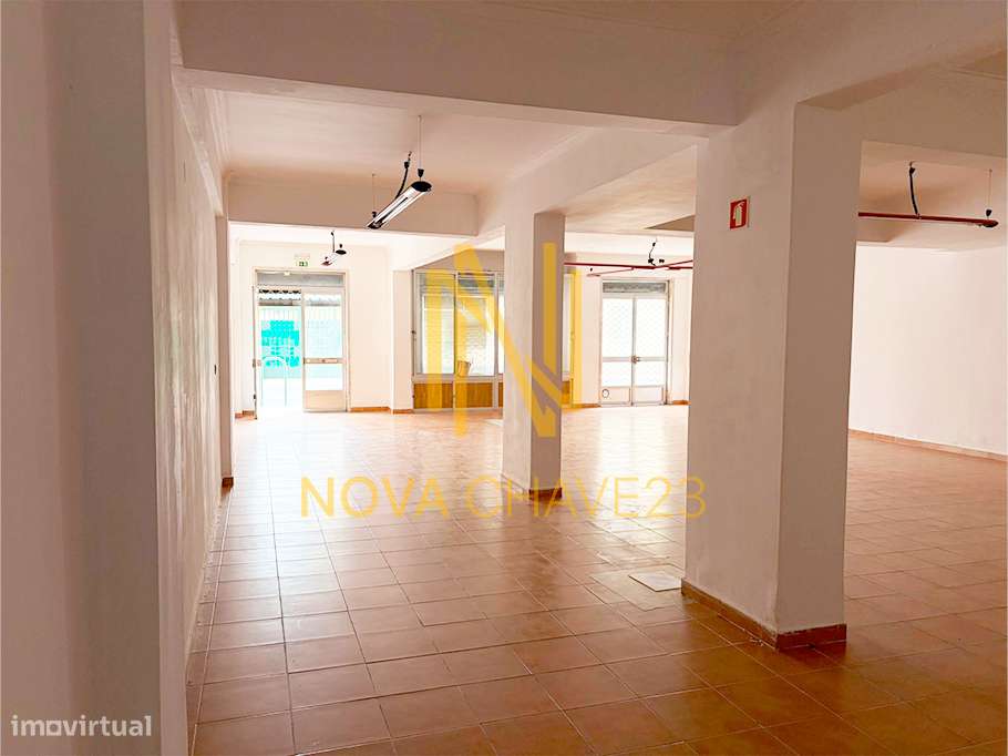 Loja em Agualva – 128 m² | Open Space | 2 Entradas-15