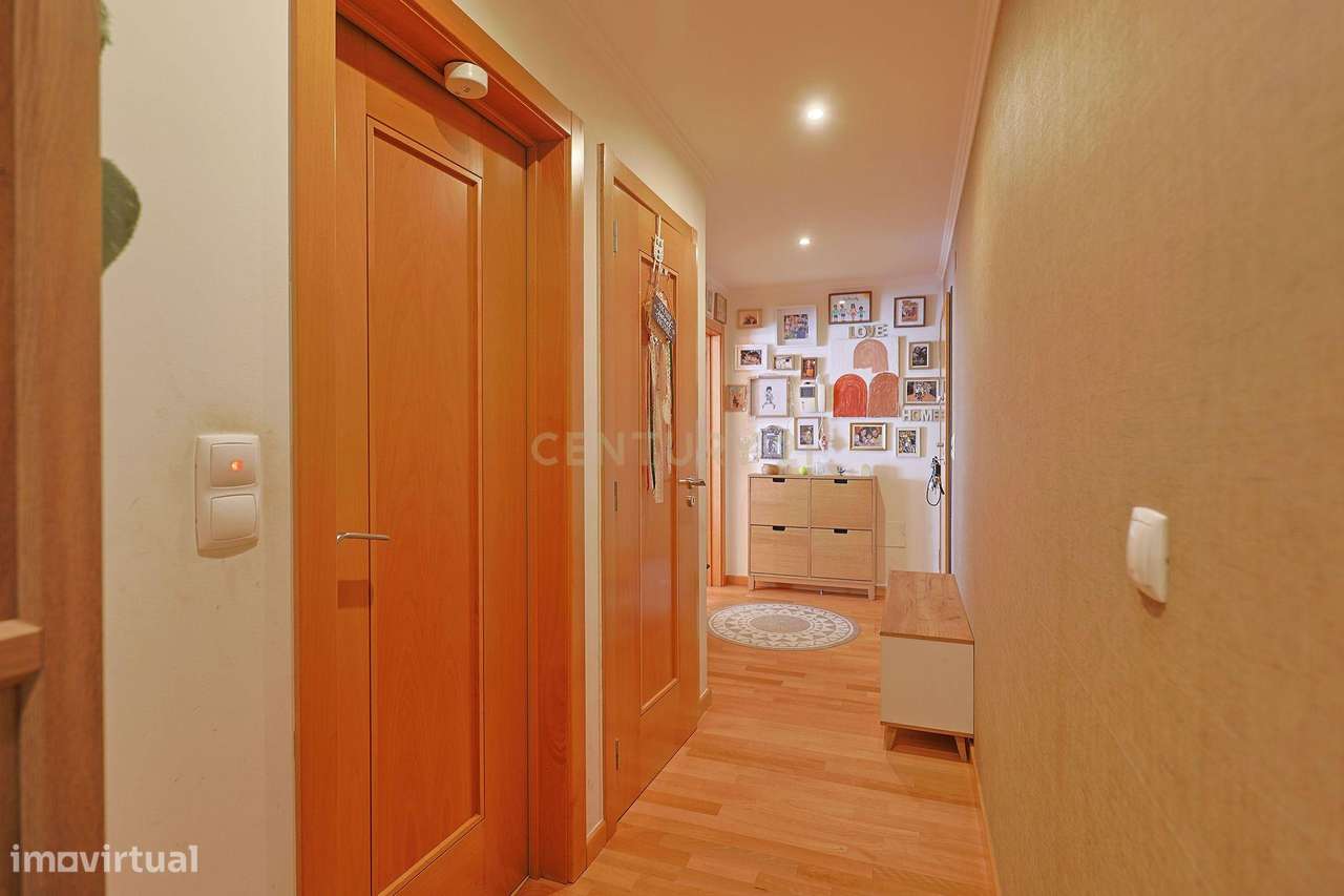 Apartamento T2 com Garagem, no Parque Luso em Corroios.-10
