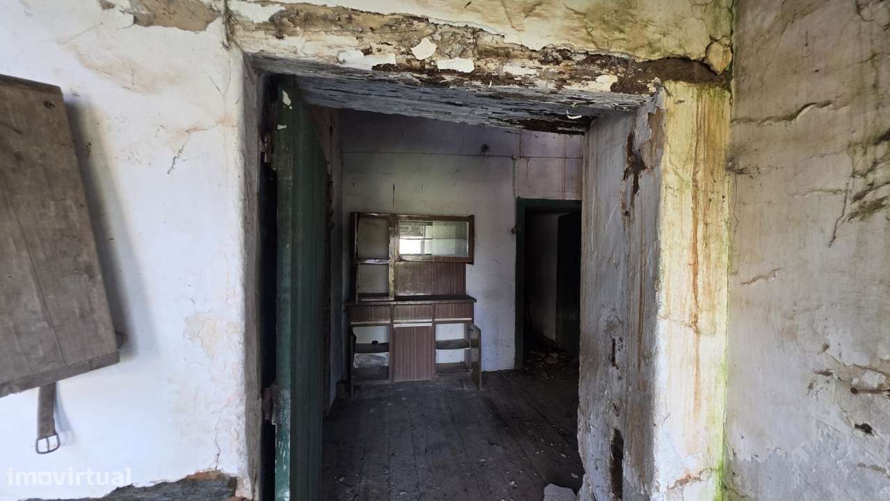 Moradia para restaurar, com terreno, perto de Ferreira do Zêzere-37