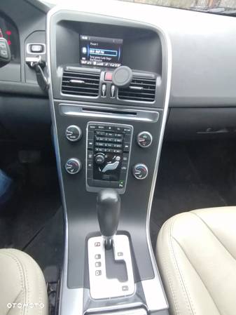 Volvo XC 60 T5 Powershift Momentum - 11