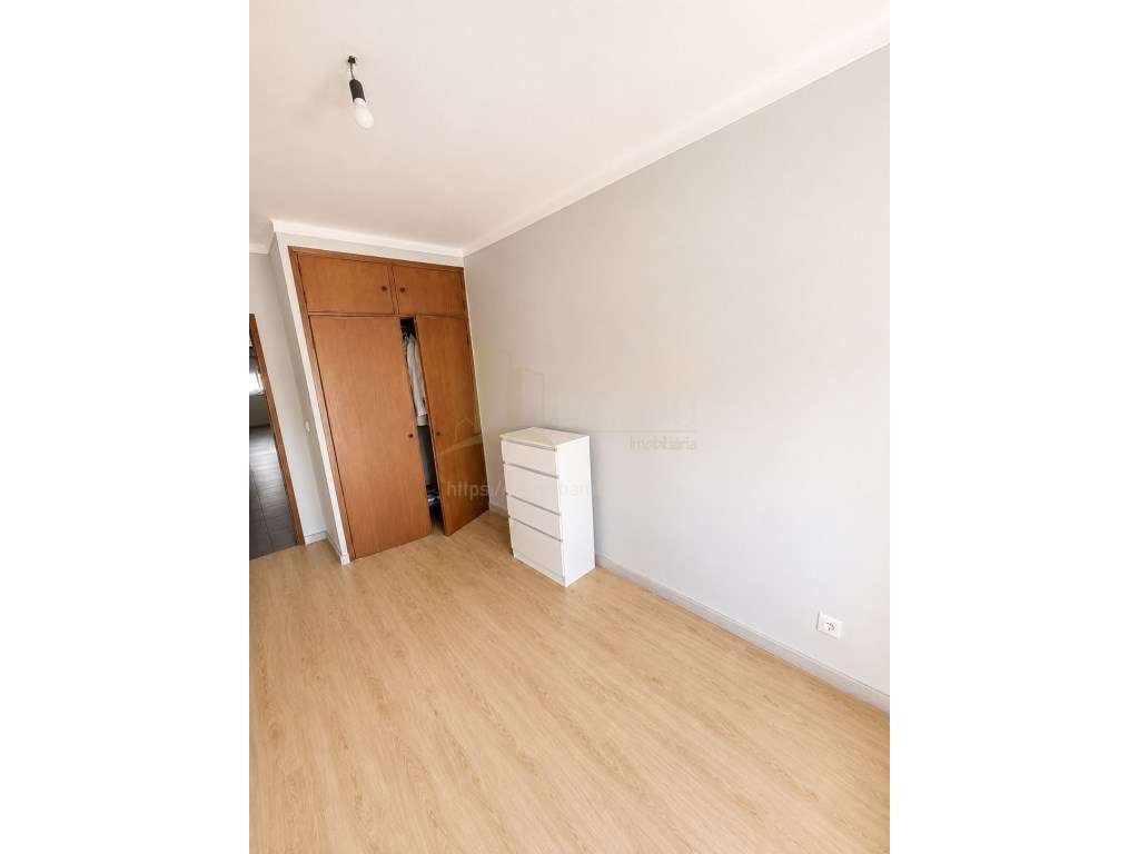Apartamento T3 no centro de Valença para venda-7