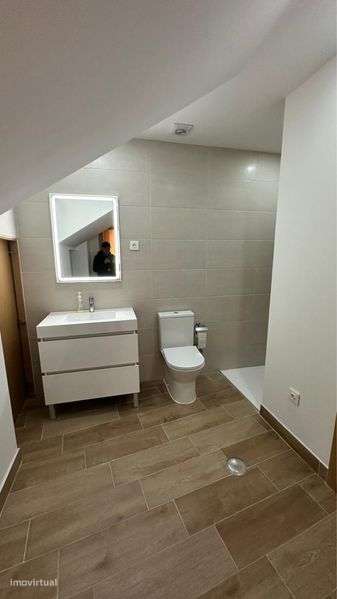 Alugo T1 remodelado e mobilado - Grande imagem: 5/6