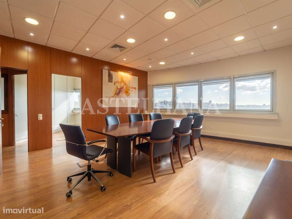 Escritório com 100m2 no Centro do Porto - Grande imagem: 2/27
