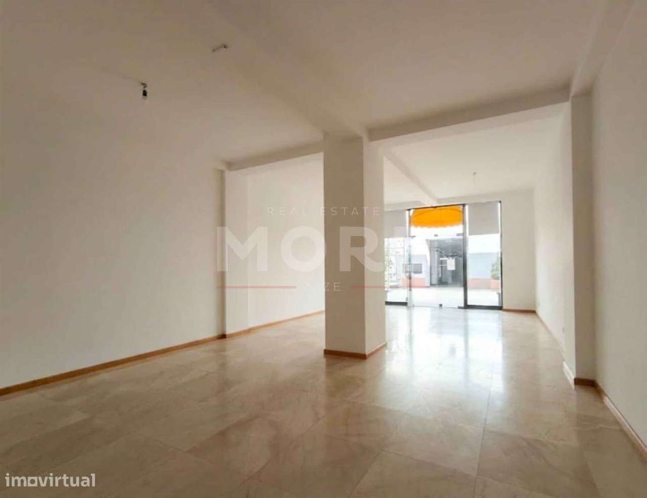 Espaço comercial no Centro Histórico de Évora, junto ao Teatro Garcia-3