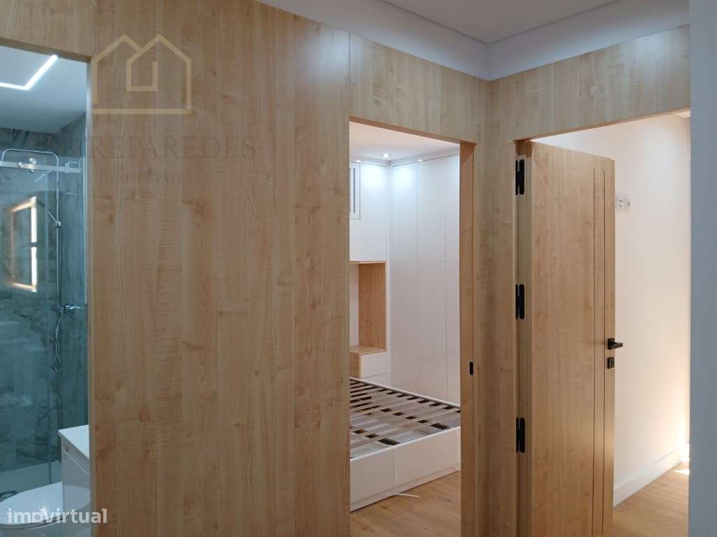 Apartamento T2 com varanda para comprar no centro do Porto - Grande imagem: 2/25