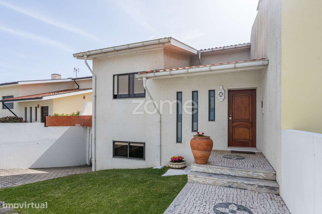 Moradia T3, com logradouro e jardim em Mindelo - Grande imagem: 1/43