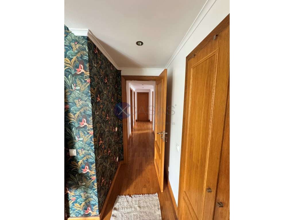 single-family residential building, with a T6 layout, comprising gr...-28