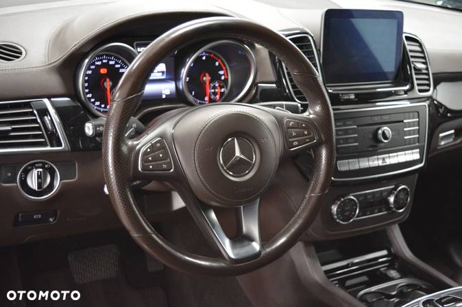 Mercedes-Benz GLS - 17
