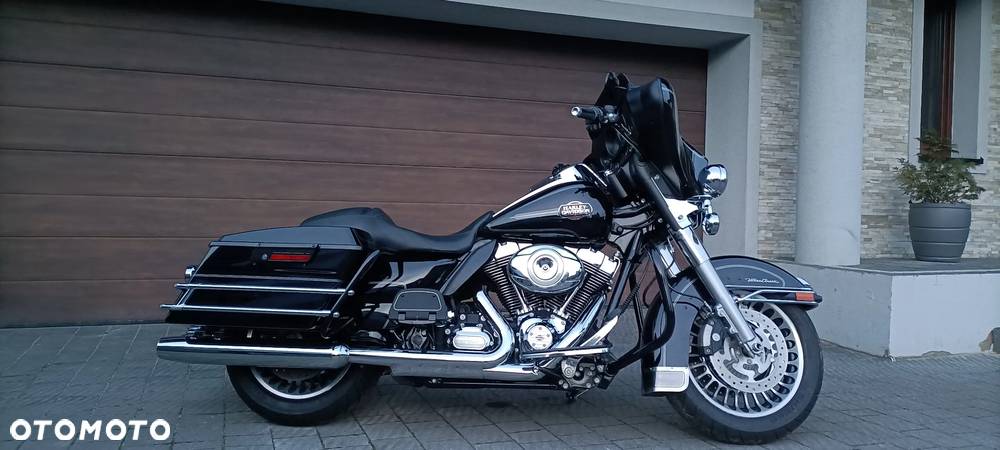 Harley-Davidson Touring Street Glide - 11