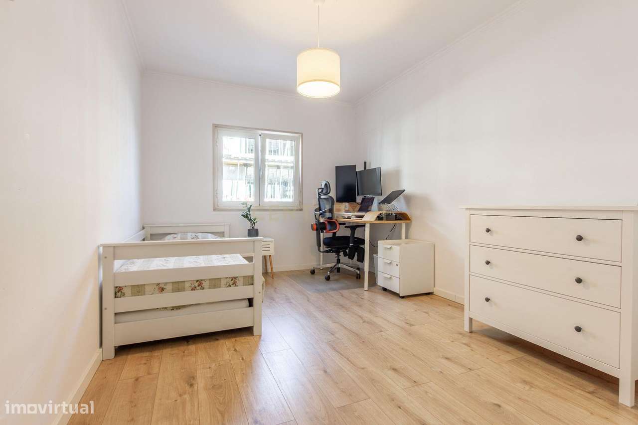 Apartamento T2 Renovado em Azeitão com lugar de parqueamento-12