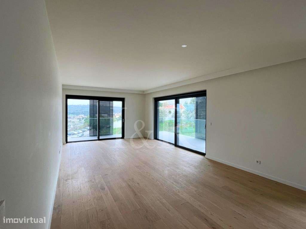 Apartamento T4 com varanda e estacionamento na Praça de Espanha - Grande imagem: 2/80