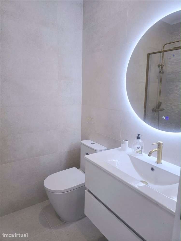 Apartamento remodelado centro Amadora-11
