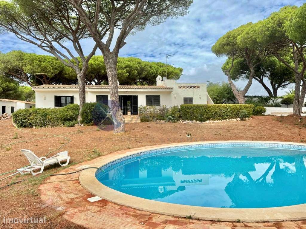 Excelente Moradia térrea com lote de 2430 m2 , com piscina e acesso...-6