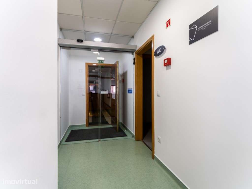 Clinica Dentaria na Marinha Grande em funcionamento com toda a mobí... - Grande imagem: 2/41