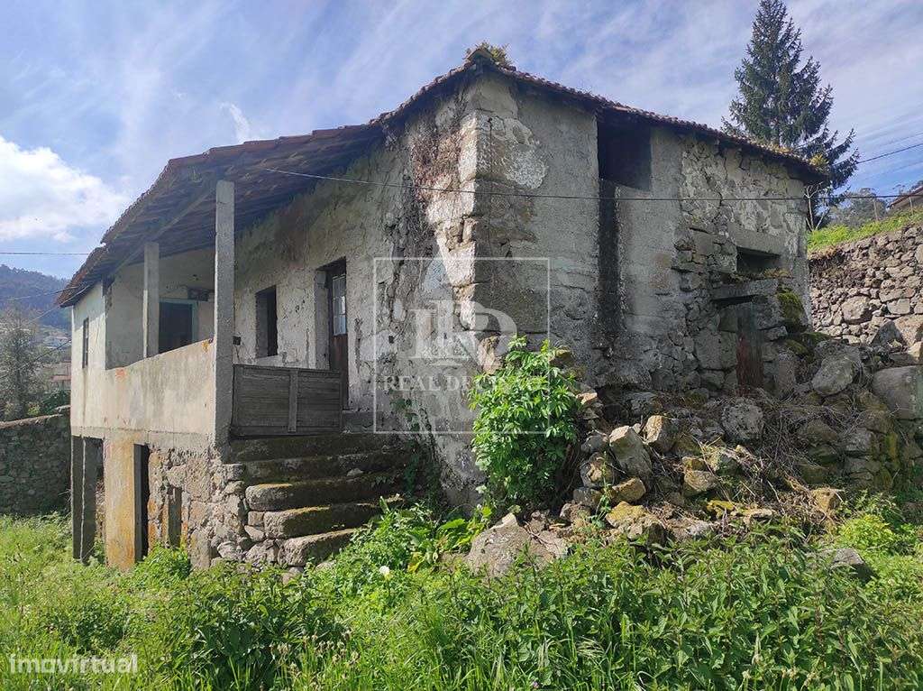 Quinta com 15000m2 em Santo Tirso-20