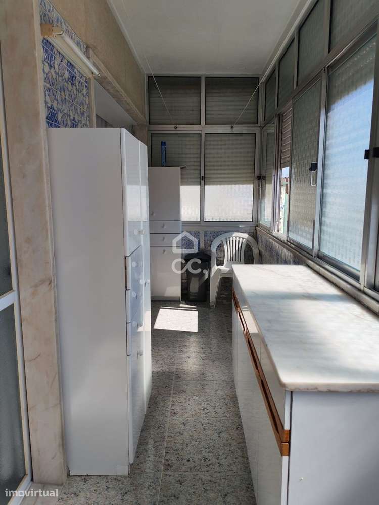 Apartamento T2 com varanda em Penha de França, Lisboa-7