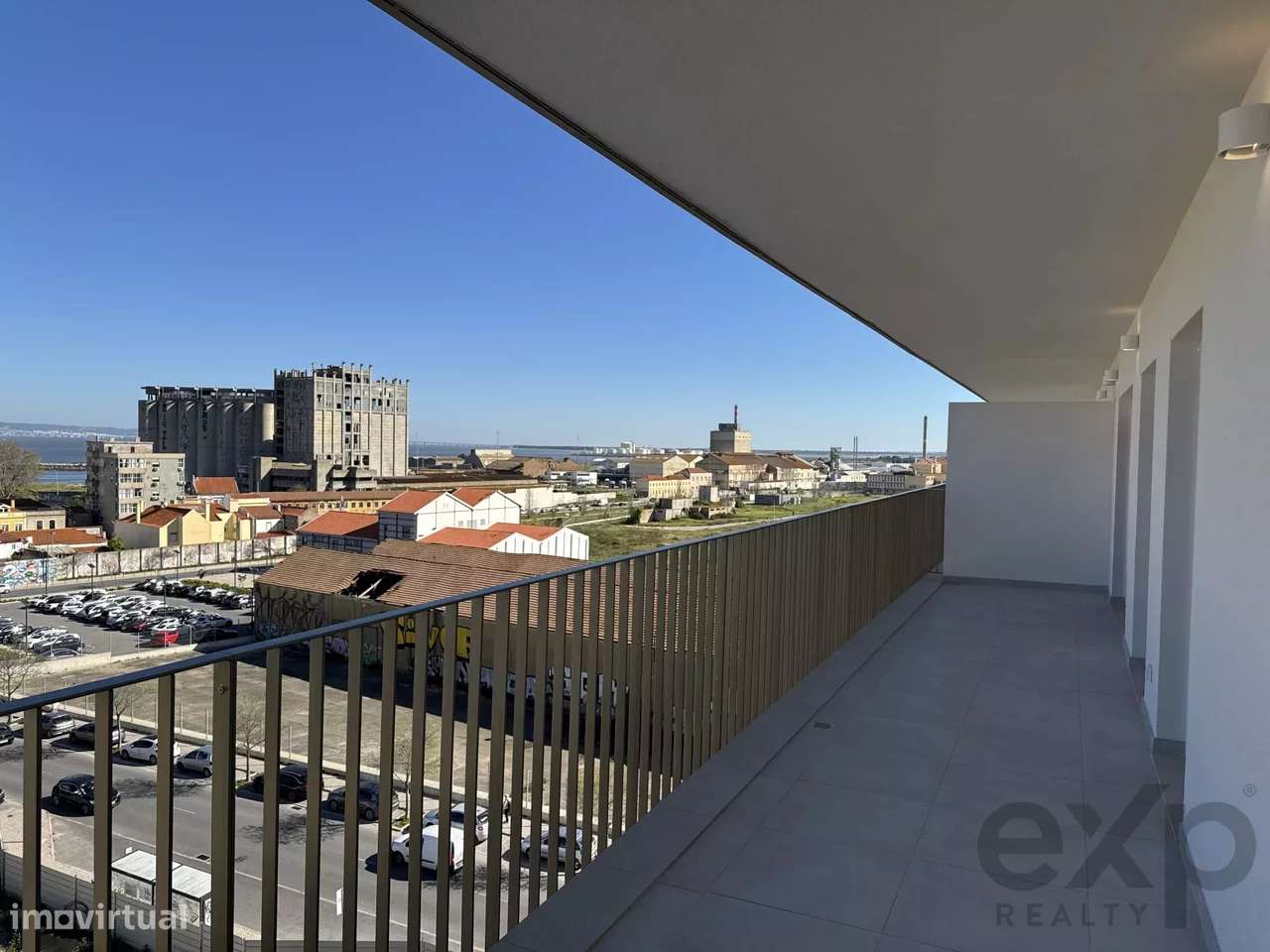 Não é apenas um T2, é um t2 com varanda com vista, lazer e qualidade d - Grande imagem: 4/54