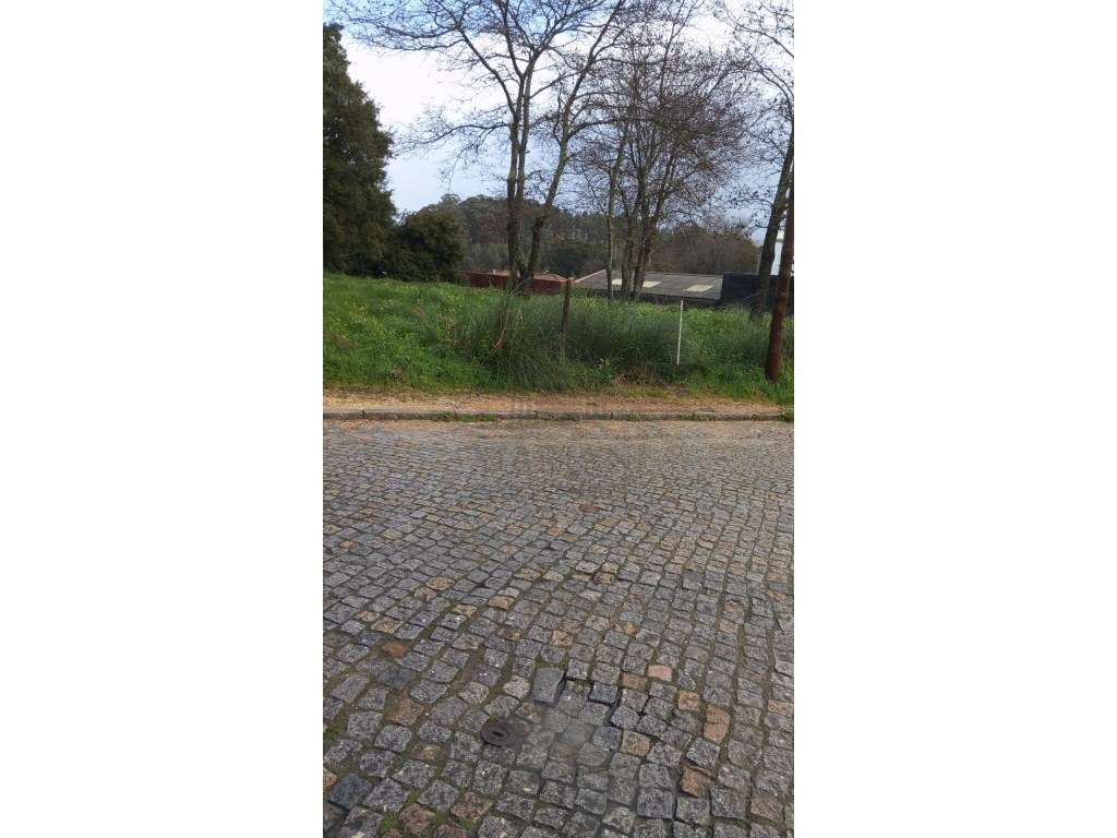 Terreno urbano para construção de moradia de 4 frentes-6
