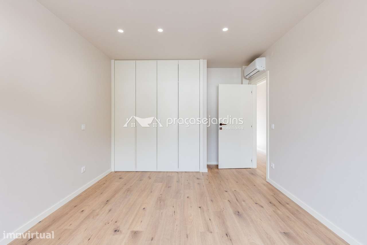 Moradia T3 de Arquitetura Moderna com Jardim e Garagem-17