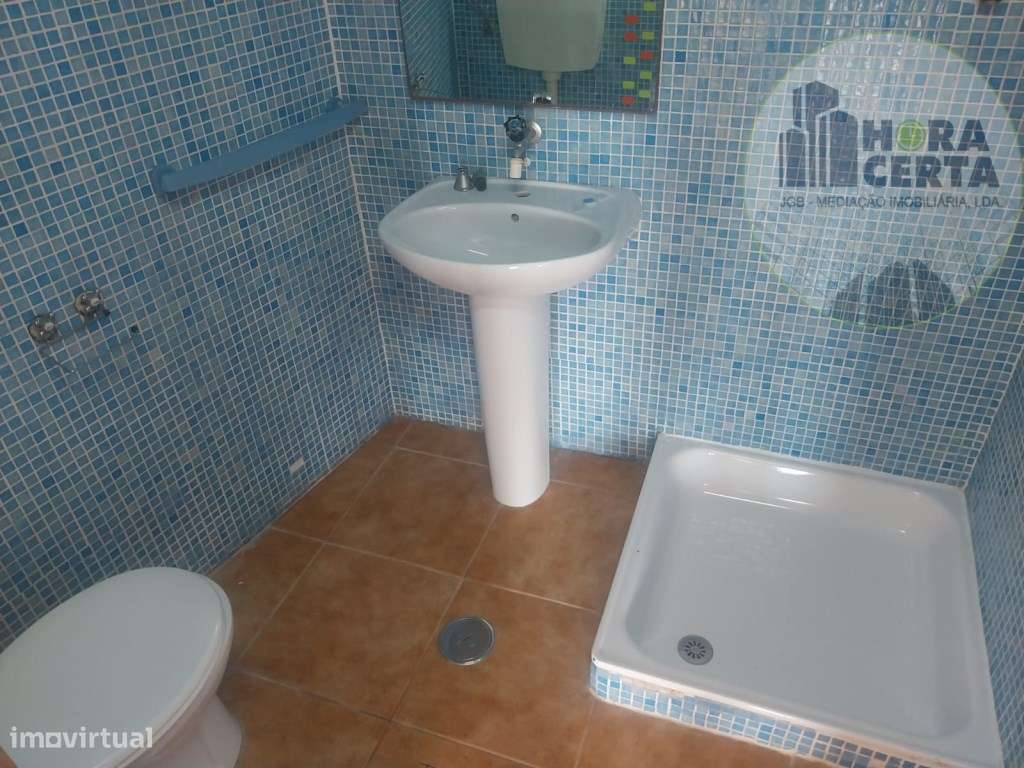 Moradia V4 com piscina em Setúbal!-35